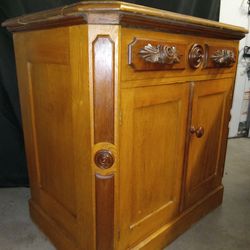 Antiqye Victorian Walbut Wash Stand