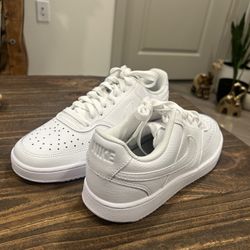 Nike Mens Size 9.5