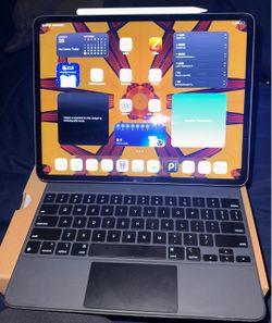Apple iPad Pro 12.9 with Magic Keyboard