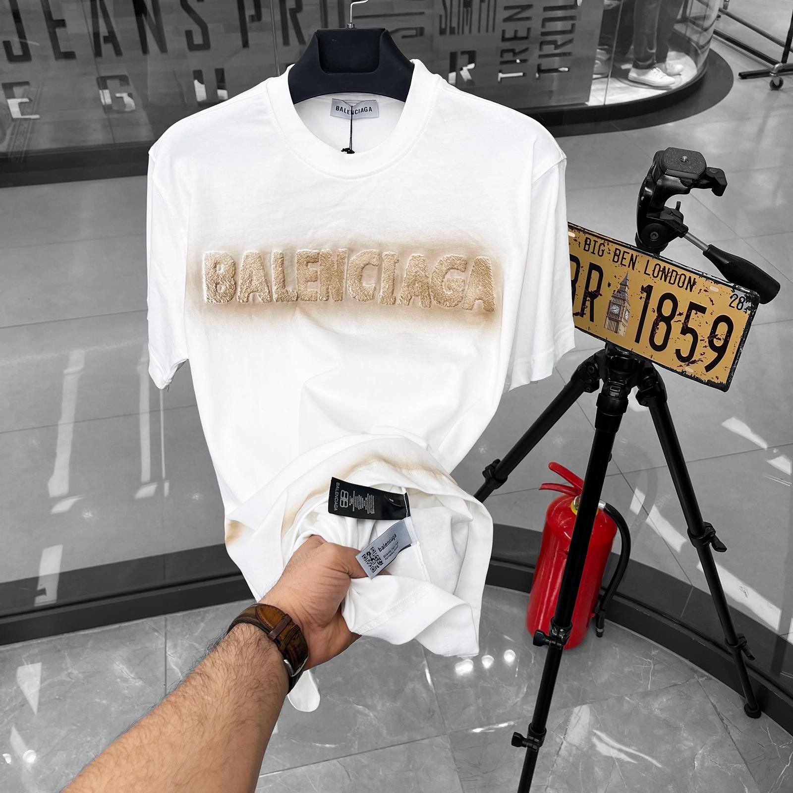 B.alenciaga T Shirt . Size Small Medium Large Xl 2xl 