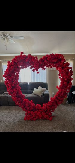 6.5ft FLORAL BACKDROP HEART SHAPED