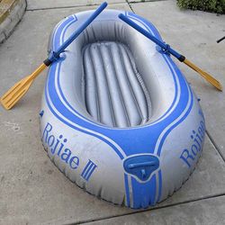 inflatable boat with paddles