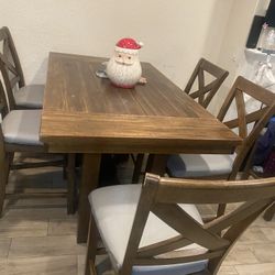 Counter Top Dining Set In Very Good Conditions 