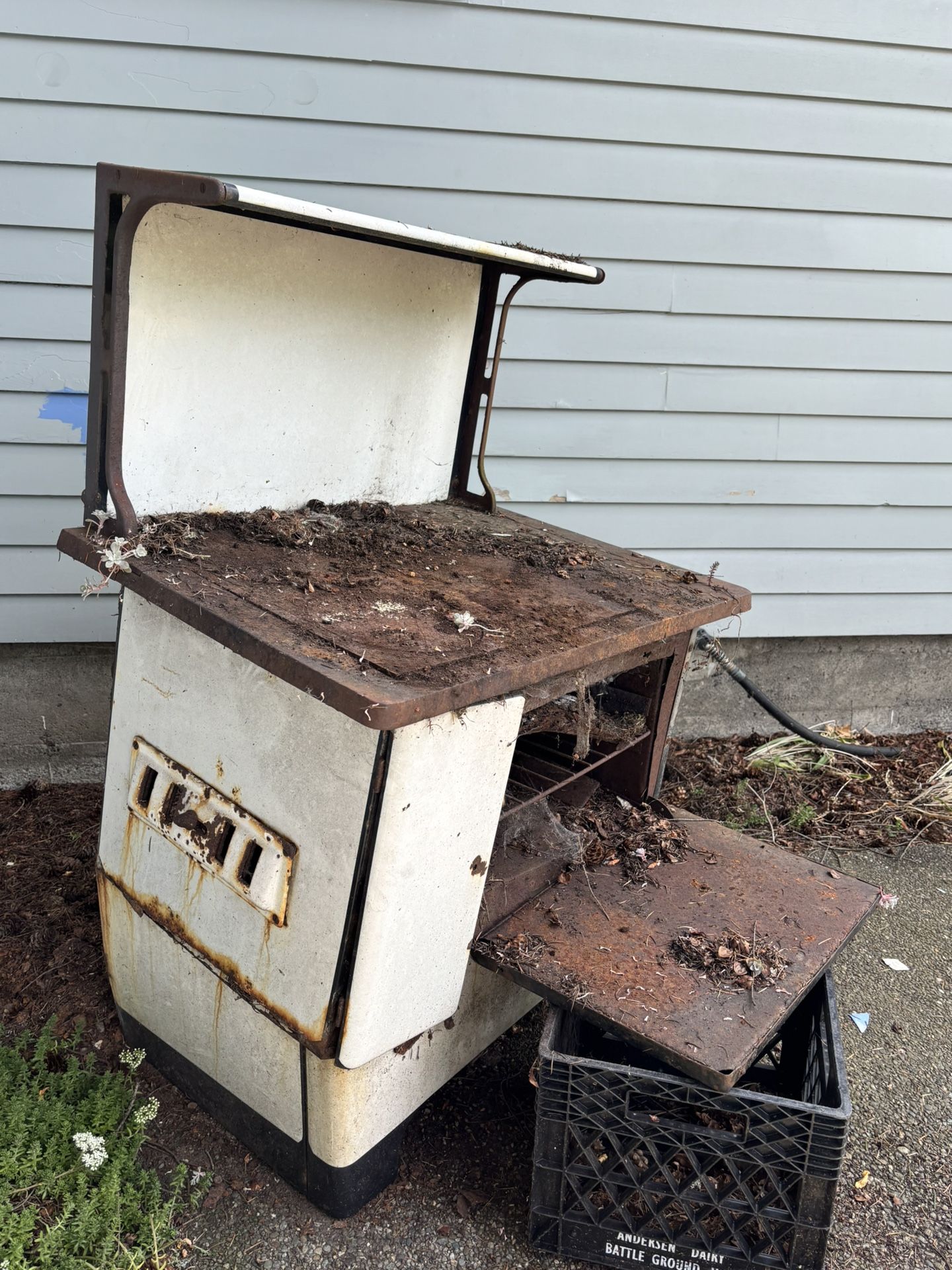 Rusty Cute Antique Stove-Free
