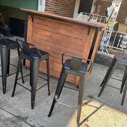 Refurbished Solid Wooden  Cedar/ Black Patio Bar + 4 Bar Stools