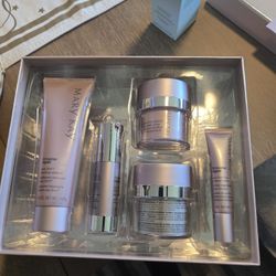 Mary Kay TimeWise Repair Volu-Firm Set EXP 01/23