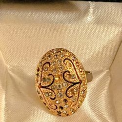 Vintage Gold Tone Ring Victorian Style Sz 5 with rhinestones