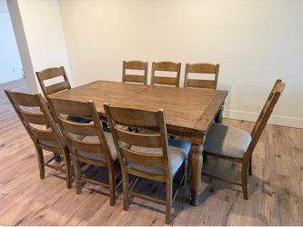Dining table 8 chairs & removable leaf