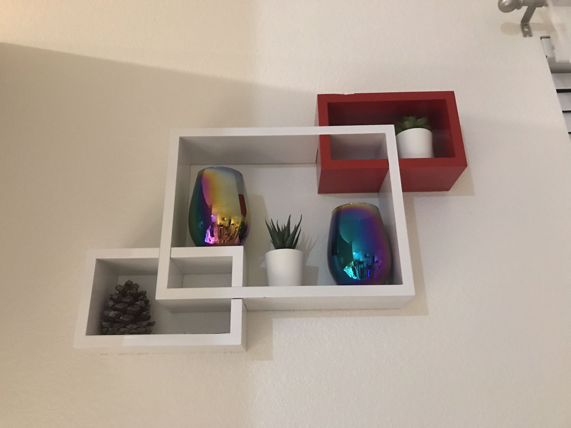 Wall shelf with accessories