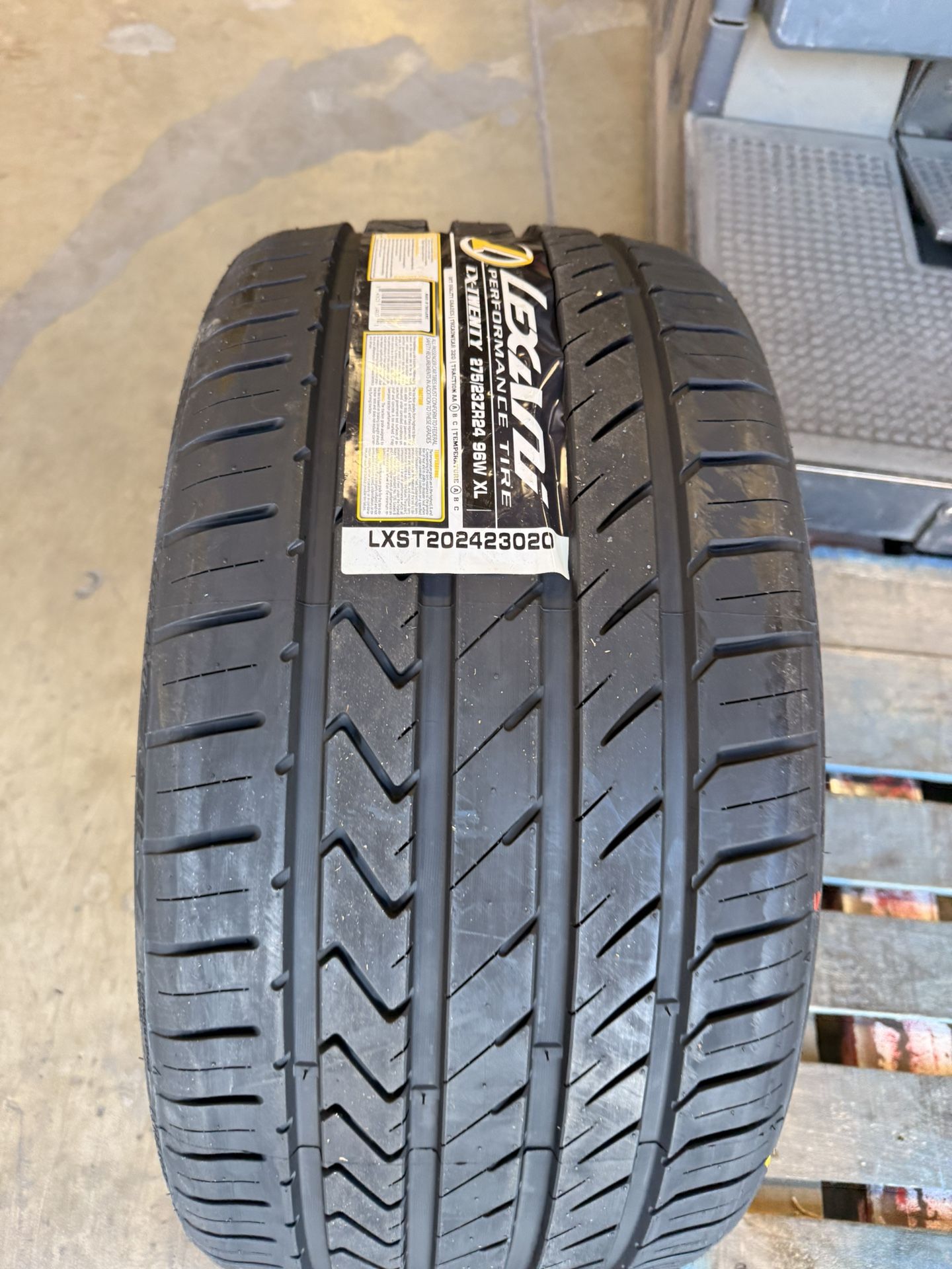 1 New Tire 275/23R24 Lexani LX-Twenty