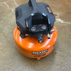 Rigid 2.6 SCFM pancake compressor like new