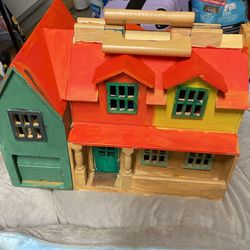 House toy with furniture and Encanto family