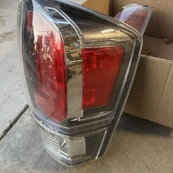 16-22 Toyota Tacoma Taillight