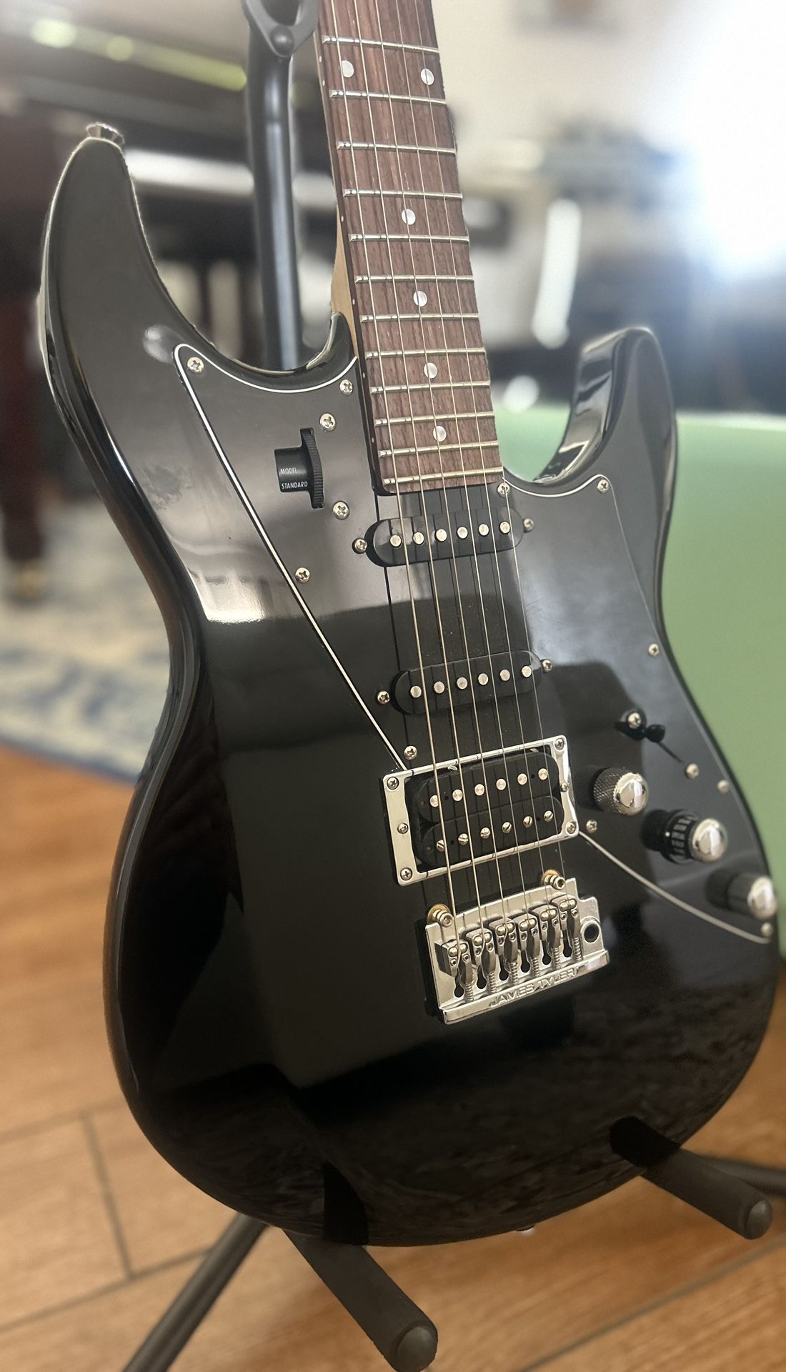 Line 6 JTV-69 James Tyler Variax Modeling Electric Guitar with brand new Fender Hard Case