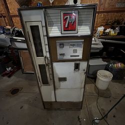 1960’s Working 7-up Soda Machine