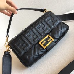 Women's Black 𝐅𝐞𝐧𝐝𝐢 Napa Baguette Bag