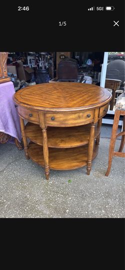 Lexington southern living collection side table