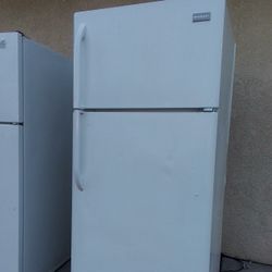 Frigidaire Refrigerator Working Perfectly Fine Very Clean I Can Deliver To You 90 Days Warranty 