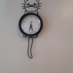 VINTAGE CAT WALL CLOCK, IT WORKS PERFECT 
