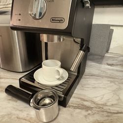 ☕ DeLonghi Espresso Machine w/ Accessories