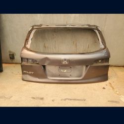 2016 - 2018 HONDA PILOT TAILGATE TAIL
LAMP HATCH DECKLID USED OEM. NC