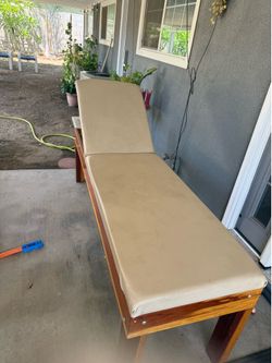 Physical therapy table