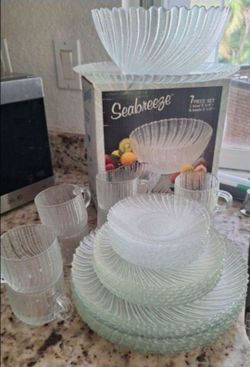 Vintage Arcoroc Complete Service For 8 With 2 Completor Service Bowl And Plate Sets!  41 Piece Set! Sacrifice!