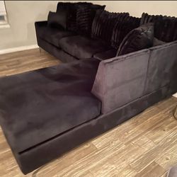 BLACK VELVET SECTIONAL PICKUP $599