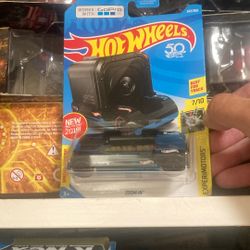 Hot Wheels Zoom In