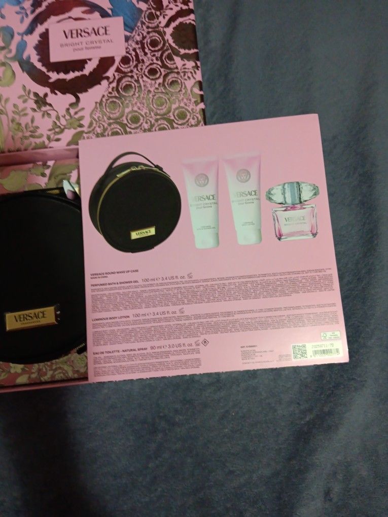 Versace Bright Crystal Eau De Toilette Set 4 Piezas