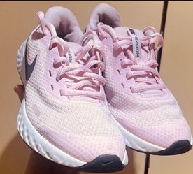 Nike revolution size 3.5 youth