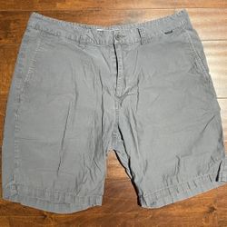 Travis Mathew Golf Shorts Men's Size 34 Gray 123280 9 in Inseam