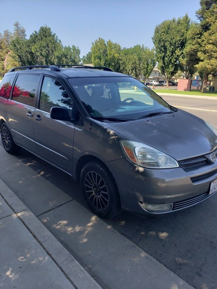 2005 Toyota Sienna