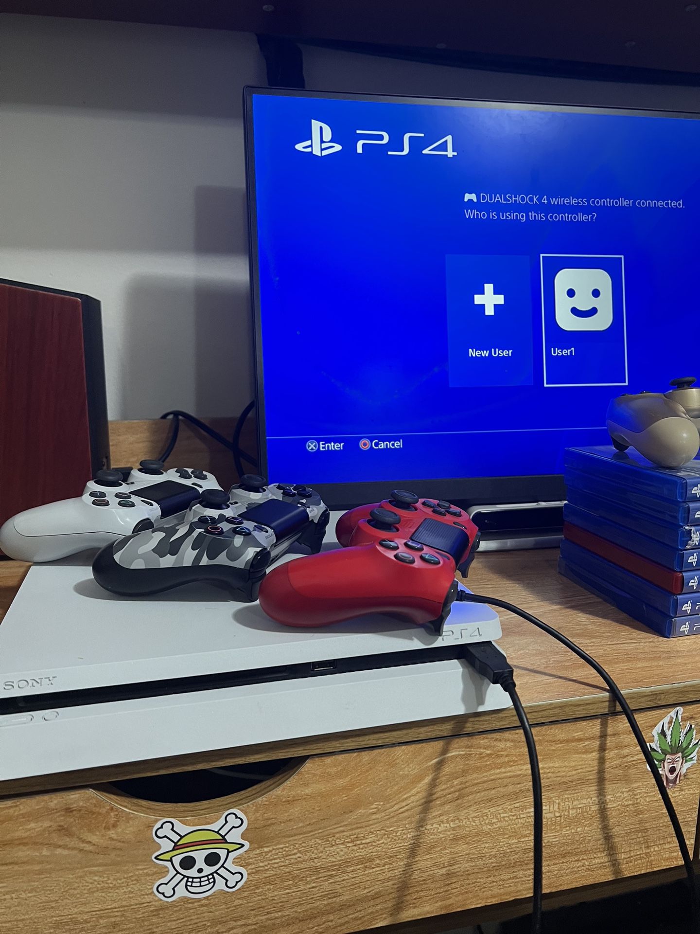 White PS4 Slim Bundle