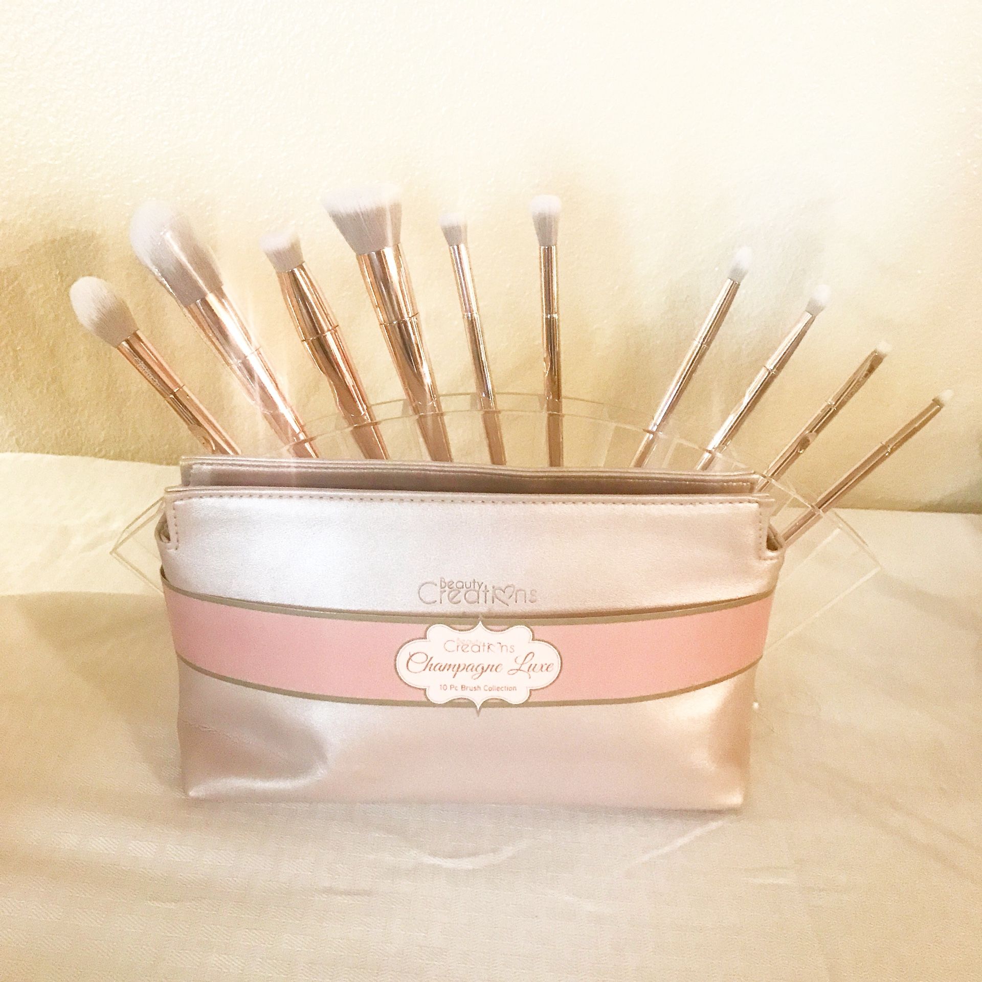 Makeup brushes set gold rose