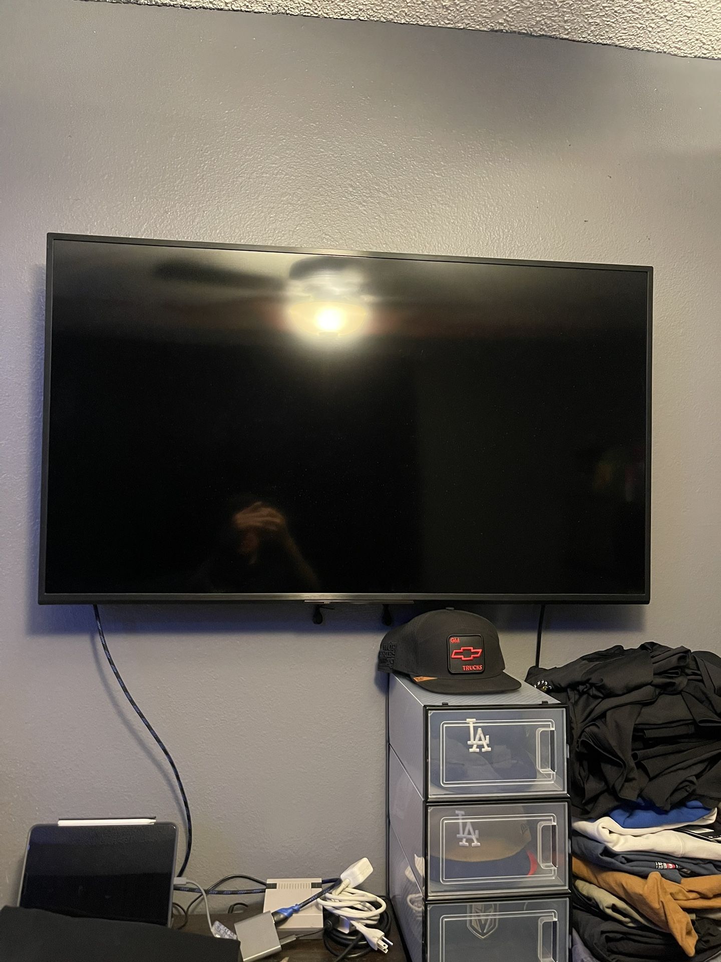 50" 4K HDR  W/Wall Mount $200