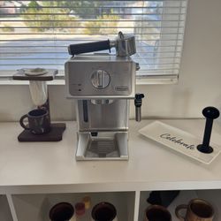 De'Longhi 15 Bar Pump Espresso Machine