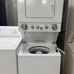 Kenmore Stacked Washer & Dryer Laundry Center 24”