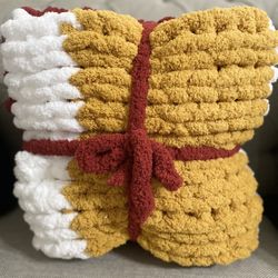 LANI’S CUDDLES BLANKETS USC UNIVERSITY COLORS 