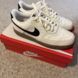Men’s 9.5 Nike Low Court Vision (with box)