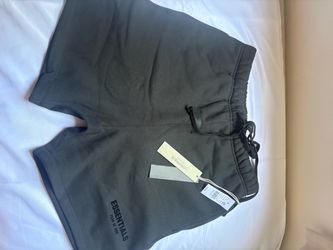 Black essential shorts