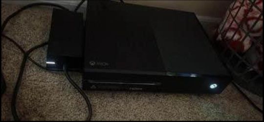 xbox 1 pretty much brand new comes with controller with no headphone jack