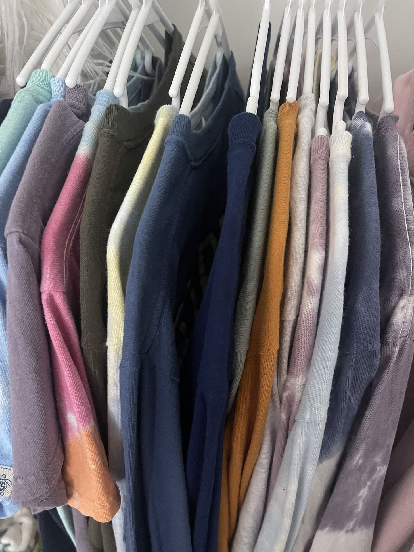 SIMPLY SOUTHERN Women’s Size small - 16 piece lot, 5 short sleeve, 11 long sleeve.