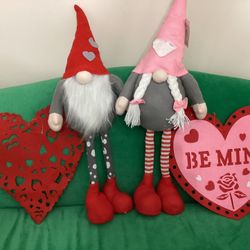 Valentines Special Gnomes And Hearts