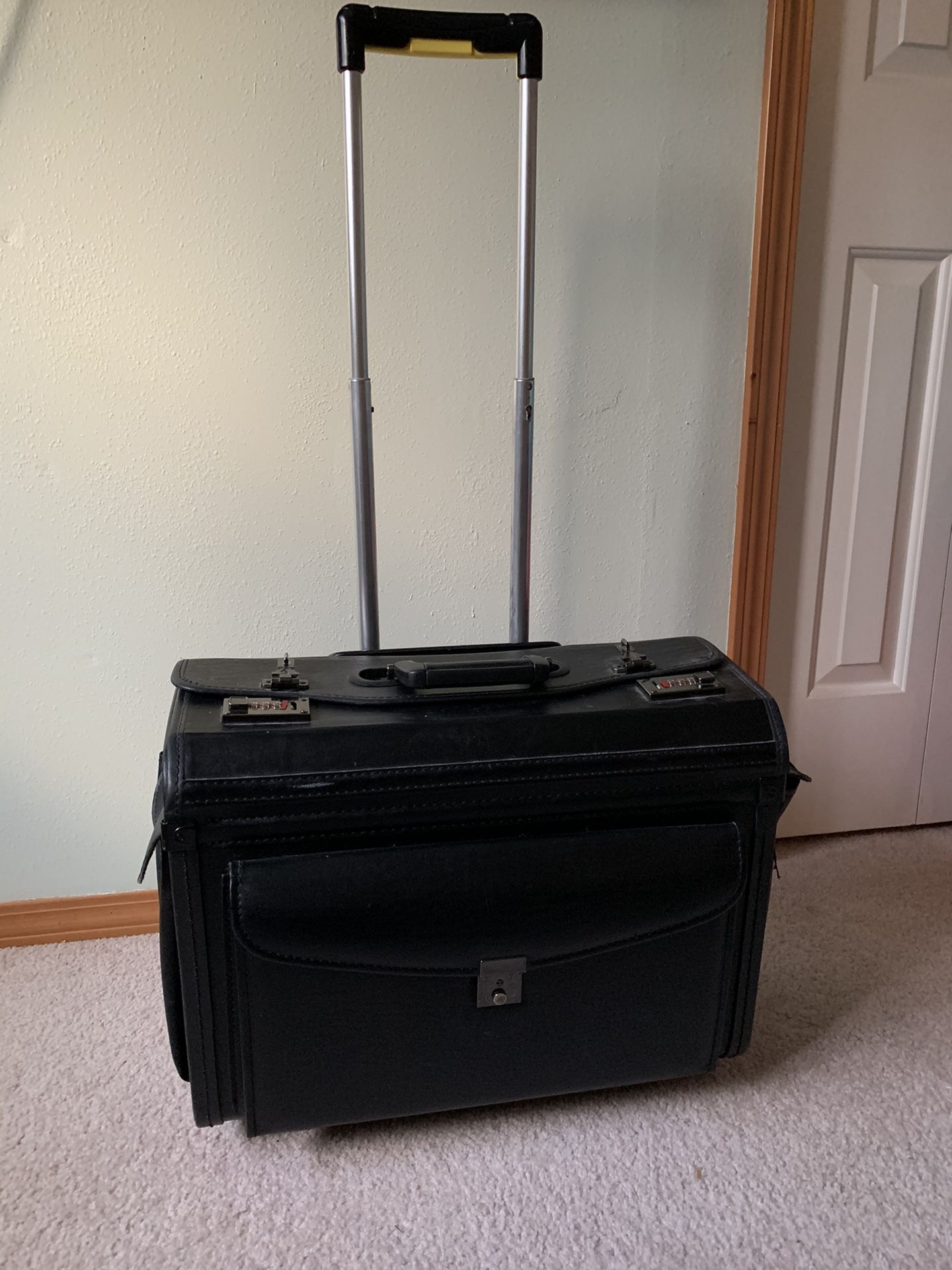 Rolling briefcase 100% leather, gently used
