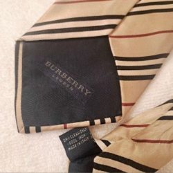 Burberry London 100% Fine Silk Mens Dress Tie In New Condition