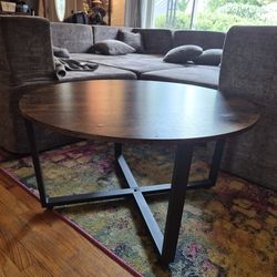 Round coffee table.