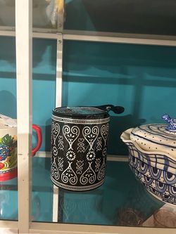 Utensil holder w spoon rest