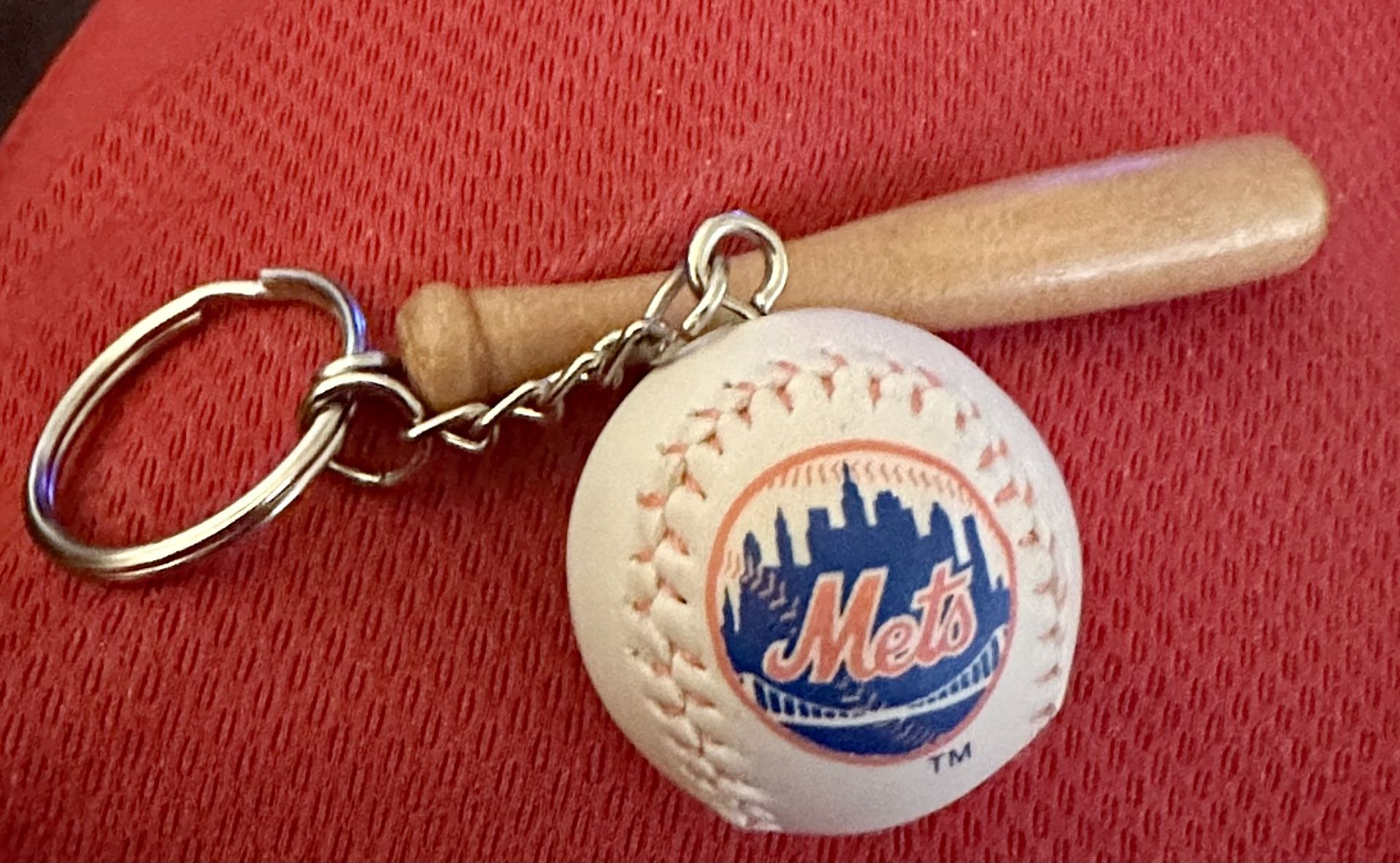 NY Mets Baseball / Bat Keychain