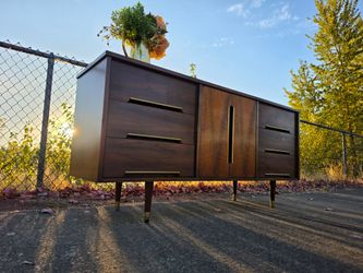 MARVELOUS Mid Century Modern Dresser 9 Drawers Brown